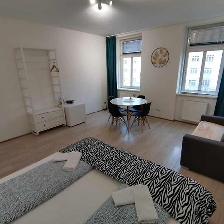 Central Apartment Metro 1 Min. Viena Exterior foto